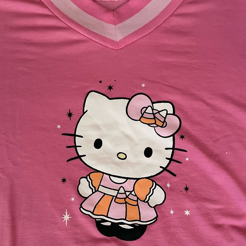 NWT•Sanrio Hello Kitty Fall Theme Pajama Set. Small (pit to pit 20.5 in) - Picture 5 of 12